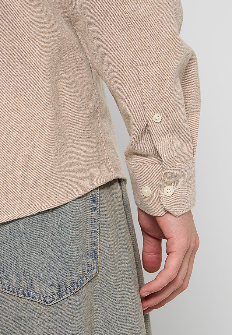 RELAXED FIT Media 4