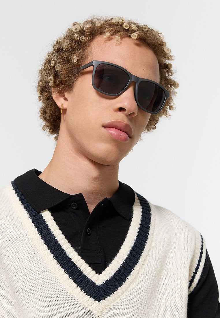 CKC SUN CK20520S 020 57 16 145 UNISEX Media 2