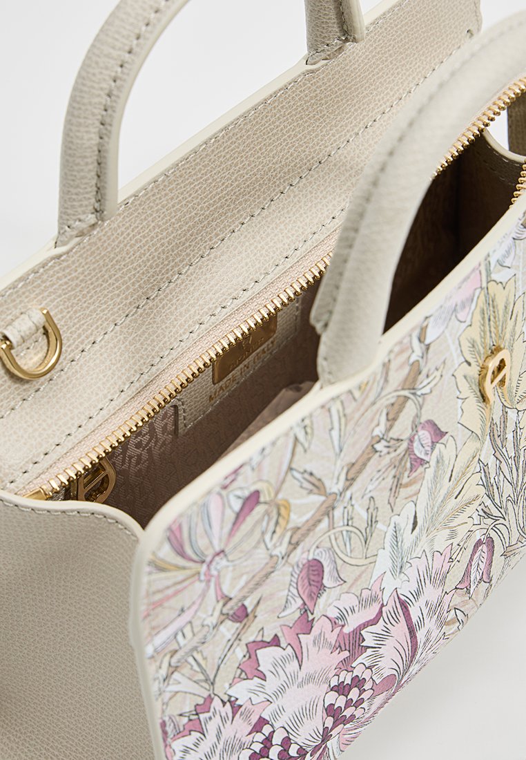 AIGNER SHOW