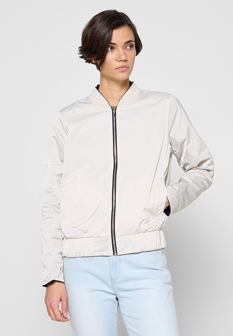comma Bomberjacke Media 5