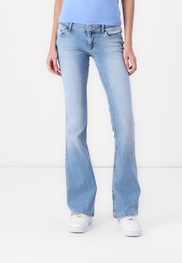 ONLY Flared fit ONLBLUSH Low waist - Flared Jeans - light medium blue denim