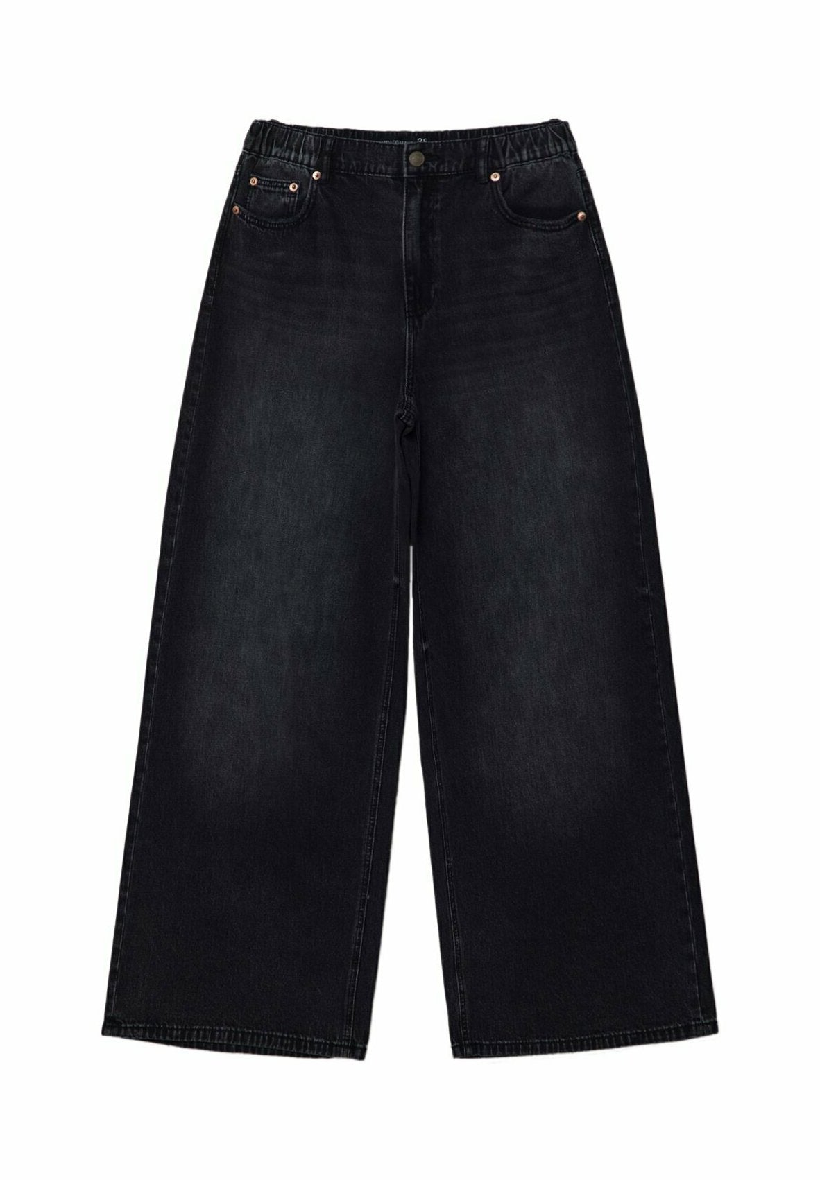 Schwarze weite Jeans mit elastischem Bund, Fünf-Taschen-Design und subtiler, ausgebleichter Textur. Ausgestattet mit Metallbeschlägen und doppelt genähten Nähten.