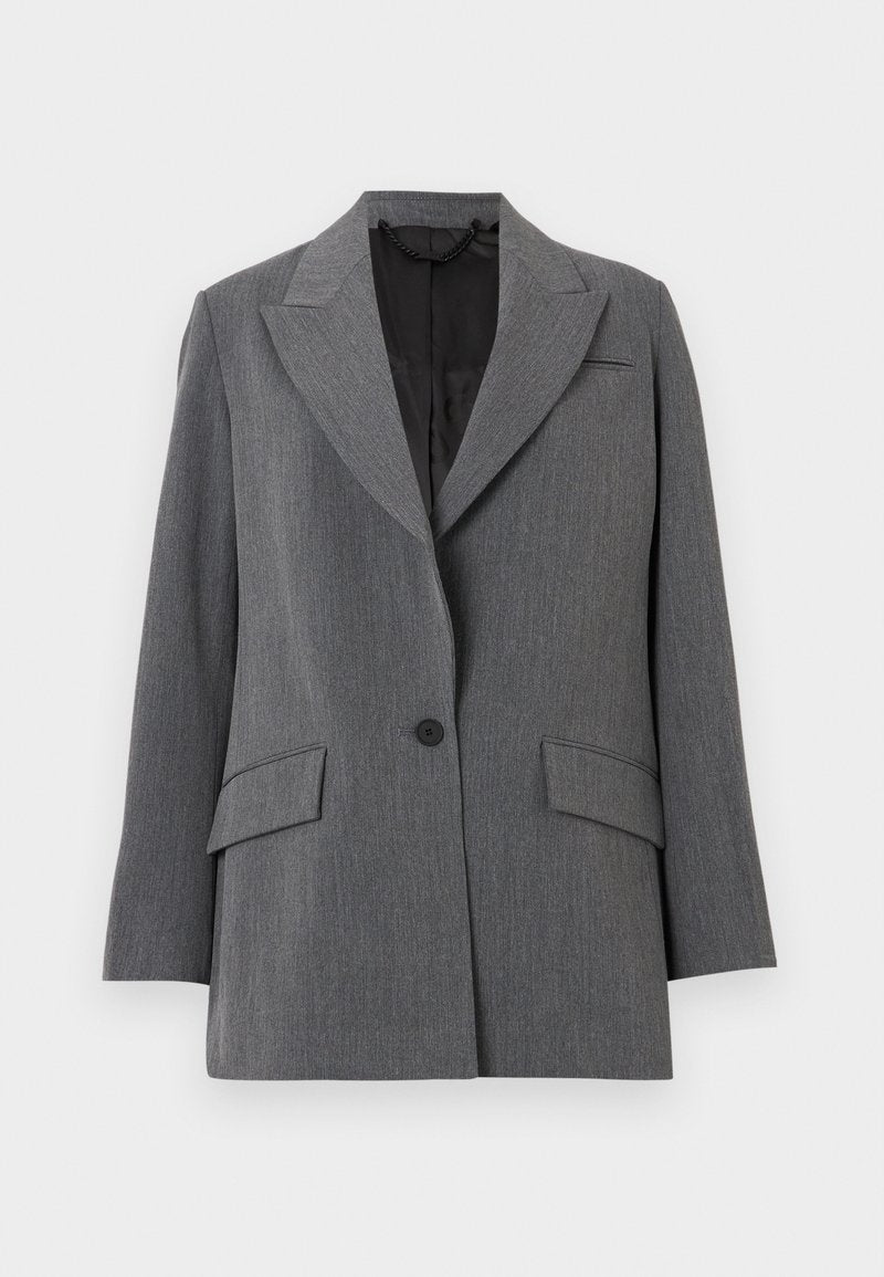Grau Blazer mit einer strukturierten Stoffoberfläche, Reverskragen, zwei frontalen Taschen, Ein-Knopf-Verschluss und einer schwarzen Innenauskleidung.