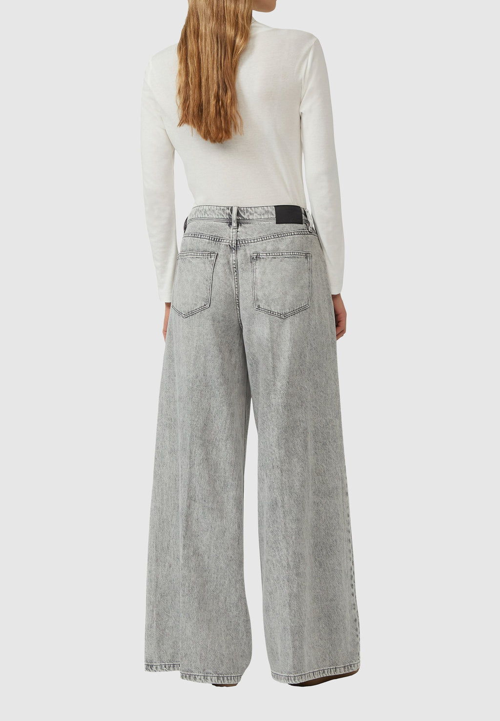 s.Oliver Flared Jeans Media 4