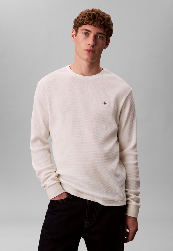 Calvin Klein Jeans WAFFLE LABEL TEE - Long sleeved top - tofu