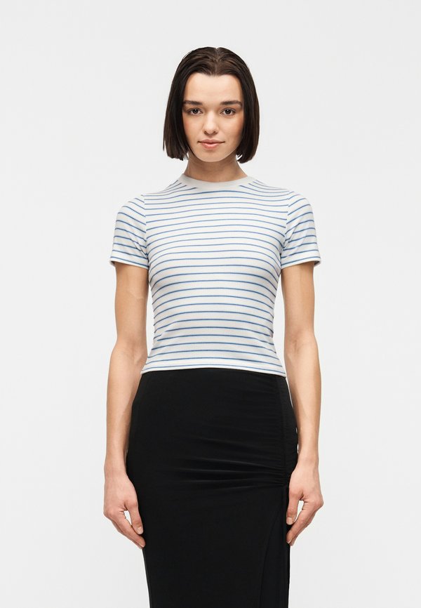 ONLY ONLLUPE S/S STRIPE TEE JRS - Print T-shirt - cloud dancer/blue