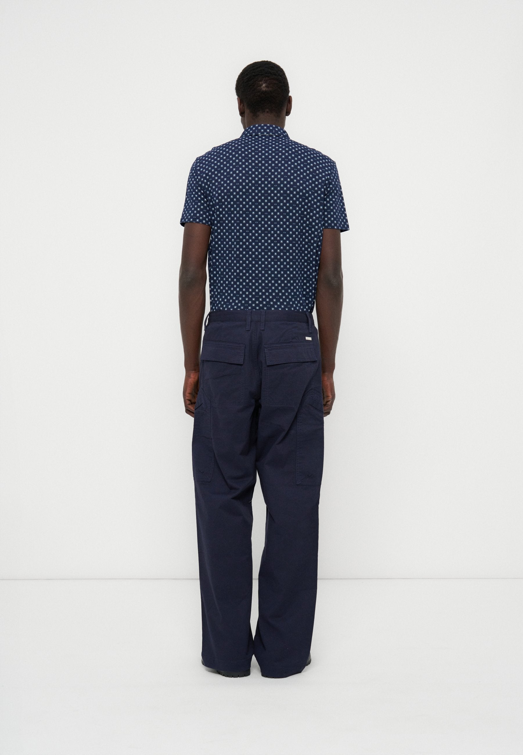 Armani Exchange Chino Media 2
