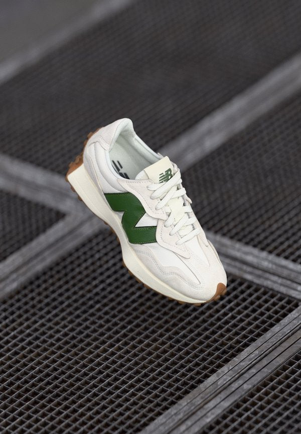 New Balance U327 UNISEX - Trainers - beige
