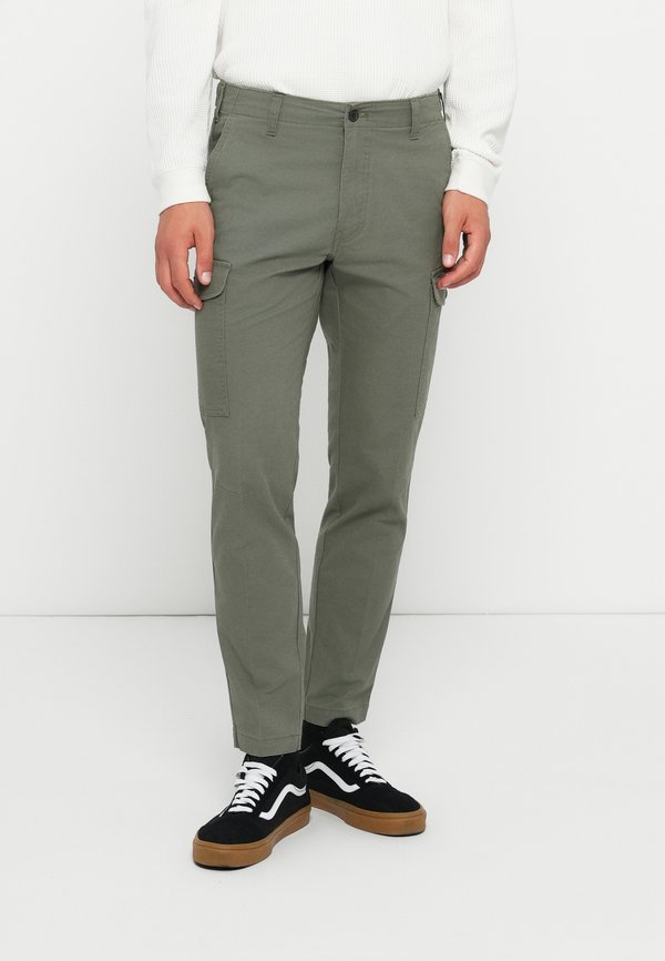 DOCKERS SLIM TAPERED