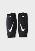 Nike Performance MERCURIAL LITE SINGUARDS UNISEX - Shin pads - black/bright crimson