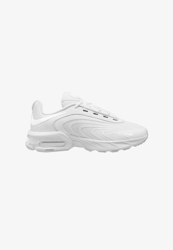 Nike Sportswear NIKE AIR MAX FIRE - Trainers - white