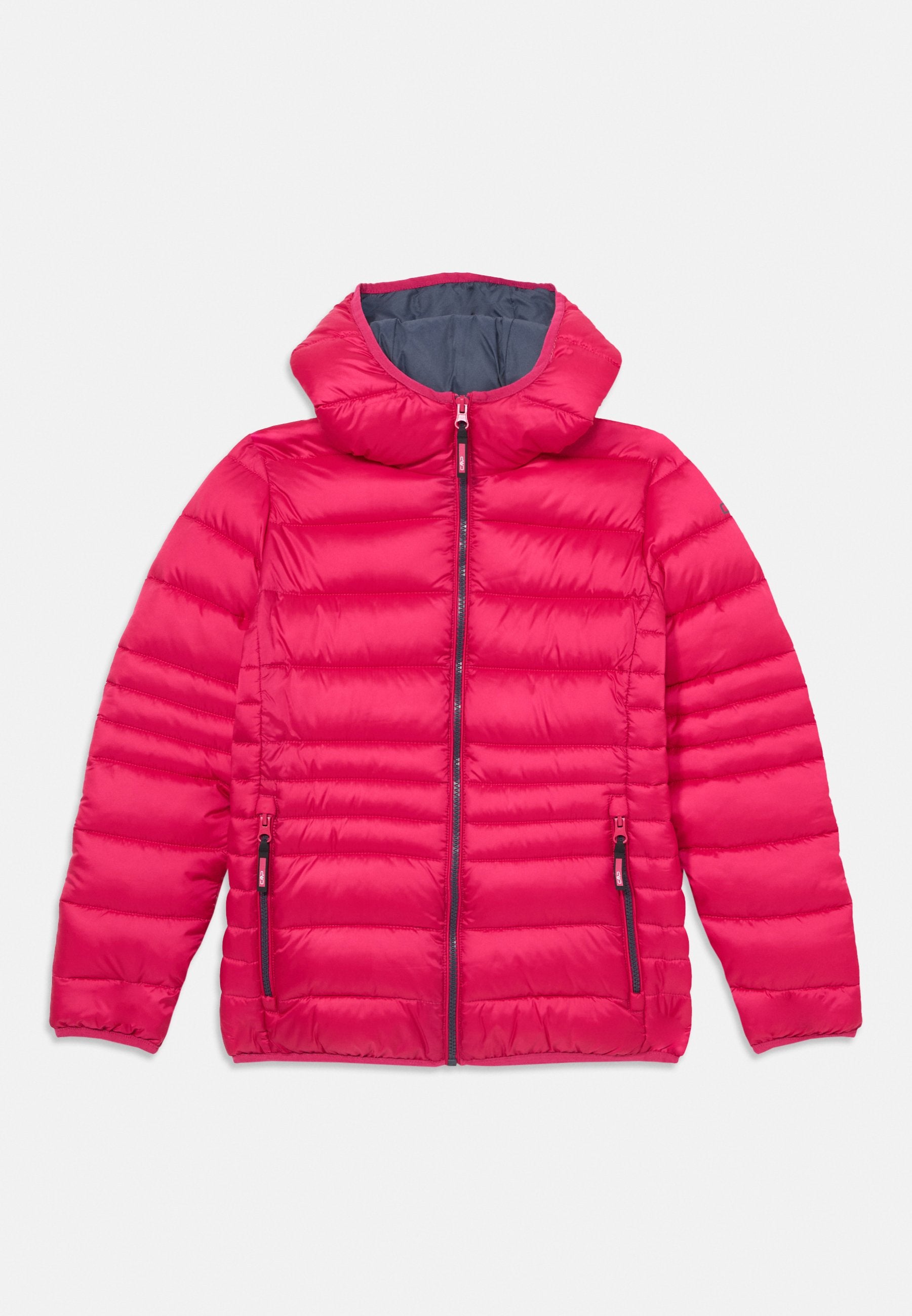  gepolsterte Jacke in leuchtendem Pink, mit hohem Kragen und durchgehendem Reißverschluss. Zwei seitliche Reißverschlusstaschen mit kontrastierendem dunkelblauen Futter.