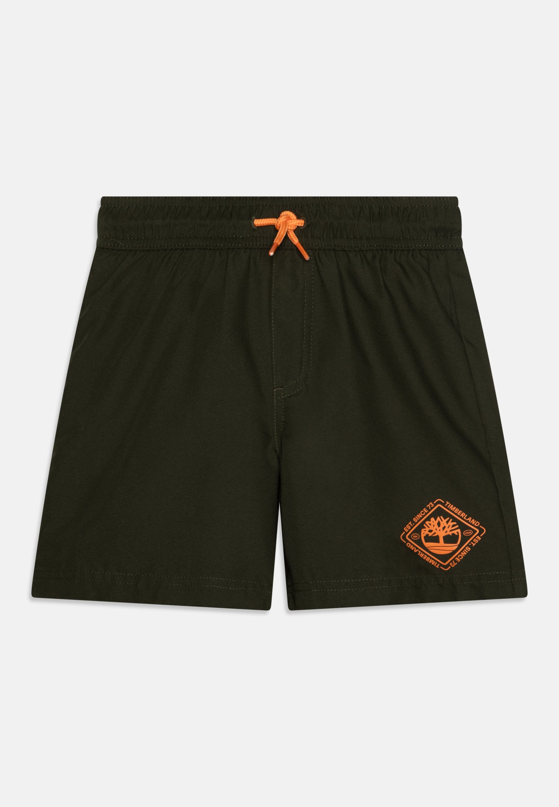 Grüne Badehose mit elastischem Bund und orangefarbener Kordel. Verfügt über ein rautenförmiges Timberland-Logo in Orange auf der unteren linken Seite.