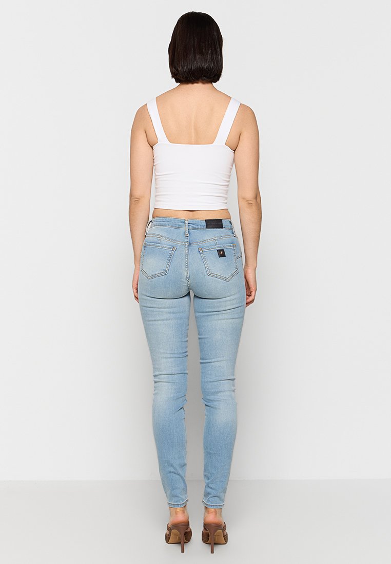 Armani Exchange Jeans Skinny Fit Media 3