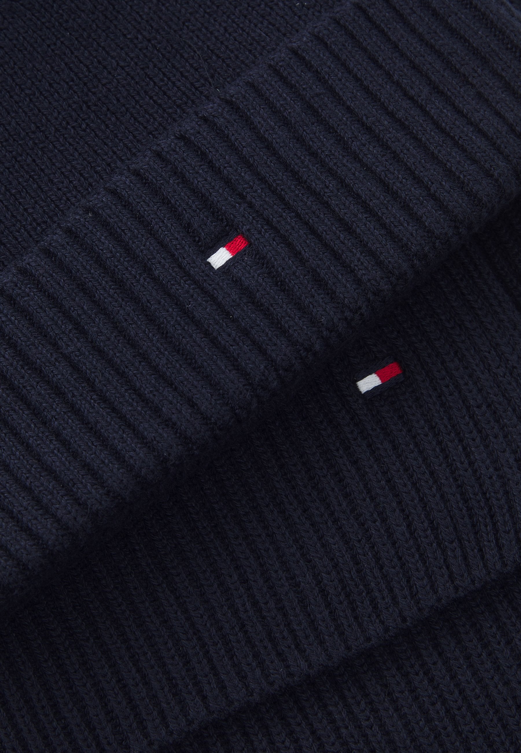 FLAG BEANIE & SCARF SET Media 5