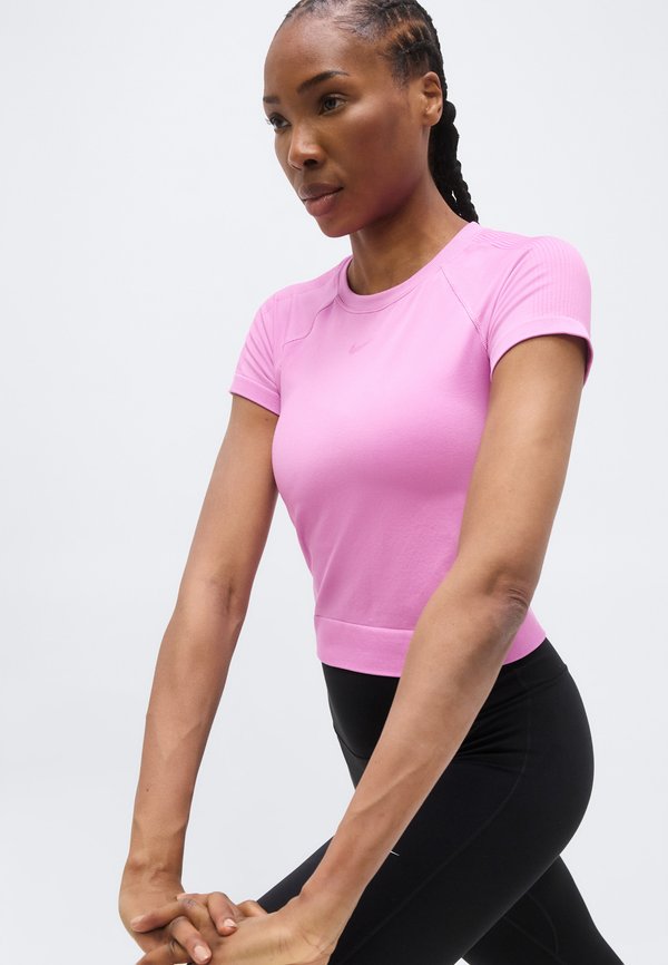 Nike Performance