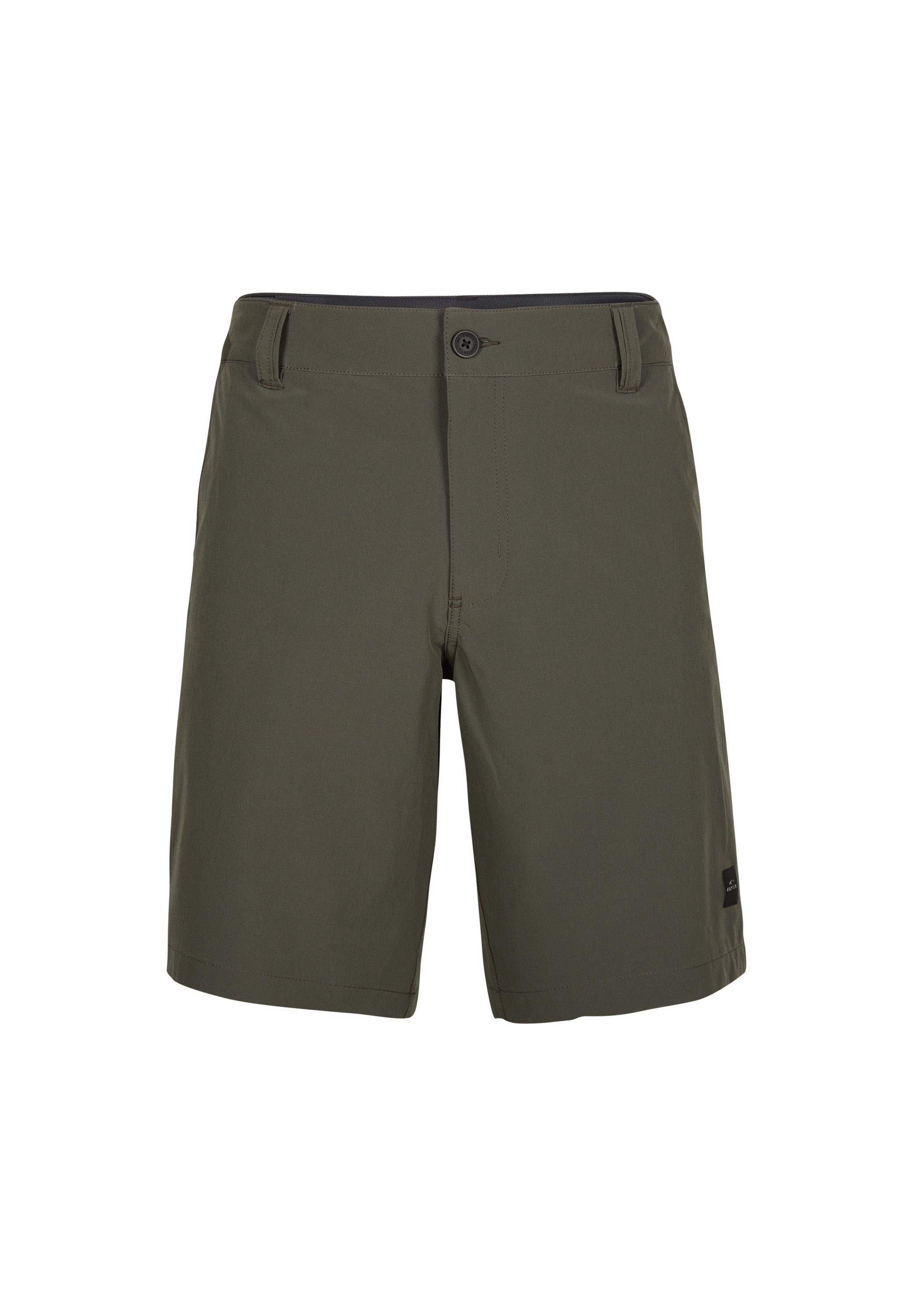 Olivgrüne Shorts aus leichtem Material, mit einem vorderen Knopfverschluss, Gürtelschlaufen und einem kleinen Logo am Saum.