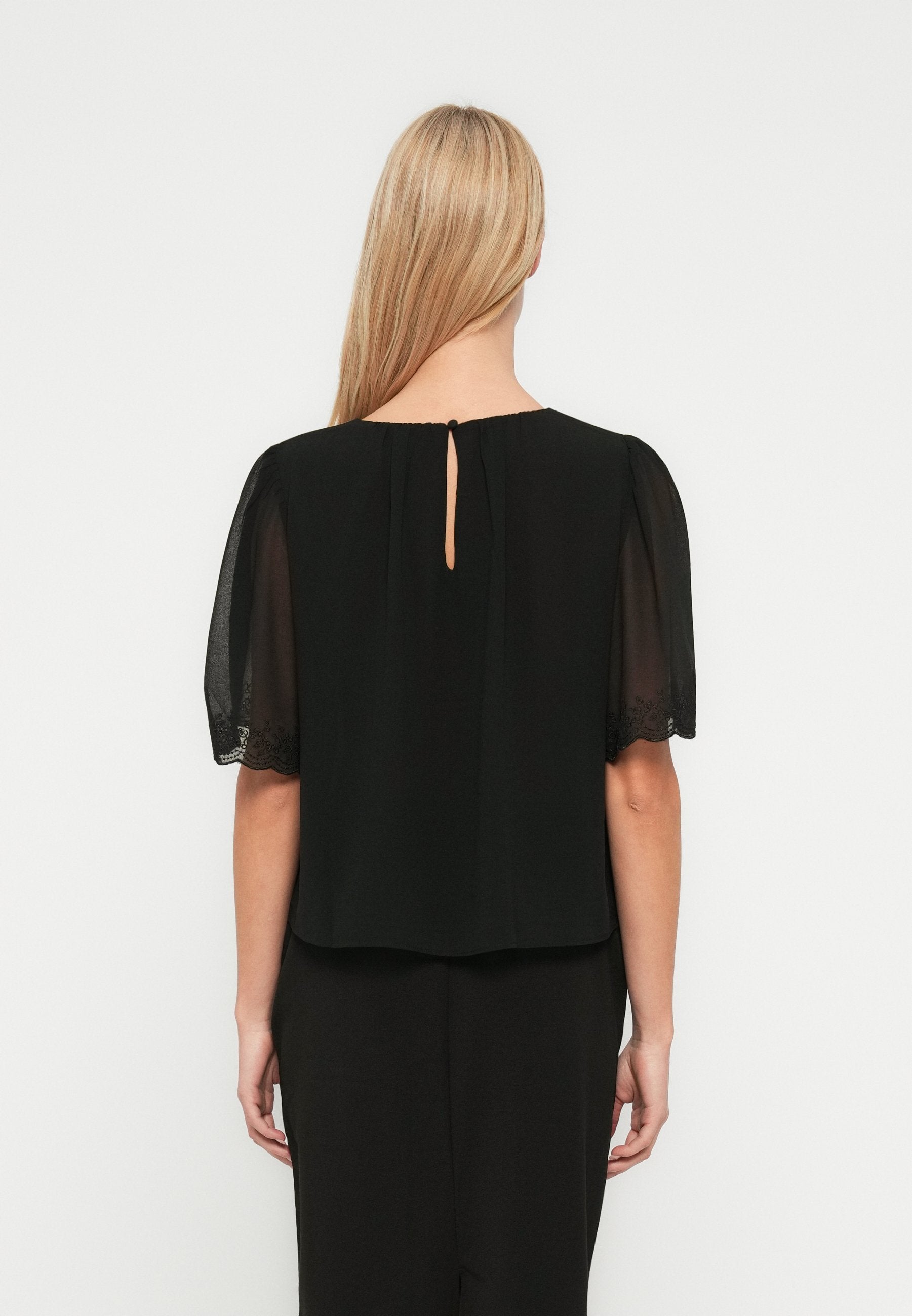 GAP SCOOP BUTTON BACK