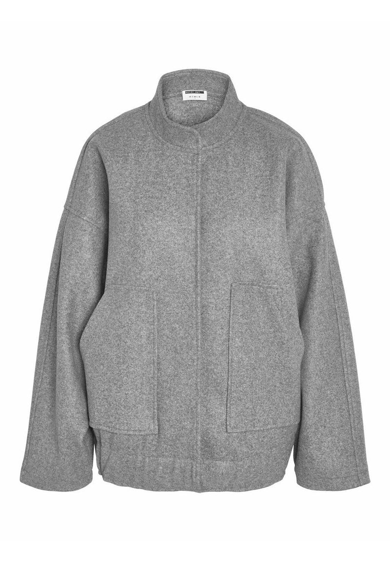 Grau melierte Wollmischung Jacke mit übergroßem Schnitt, hohem Kragen, zwei frontalen Taschen und seitlichen Schlitzen für Komfort und Bewegungsfreiheit.