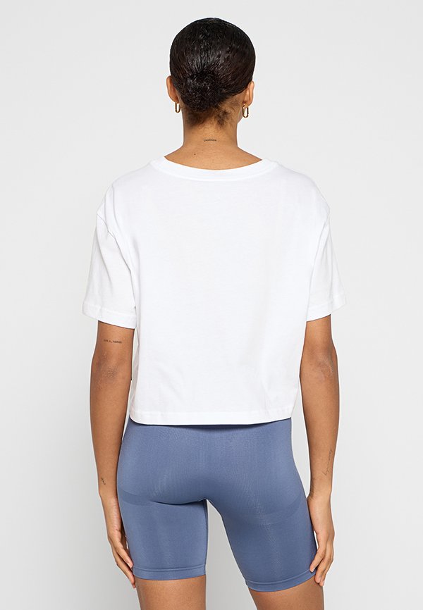 Nike Performance