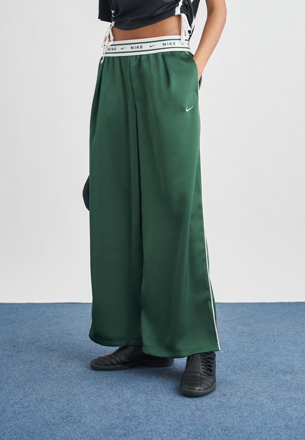 Nike Sportswear PANT - Tracksuit bottoms - fir/sail
