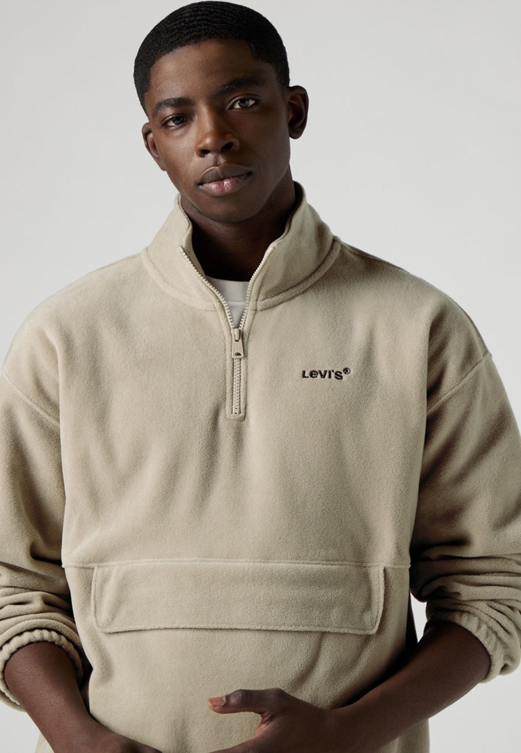 Levi's® LSE RLXD GRAPHIC ZIP PCH