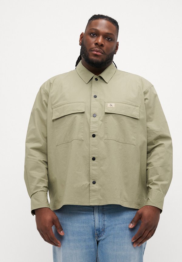 Calvin Klein Jeans PLUS CARGO OVERSHIRT - Light jacket - nordic dust