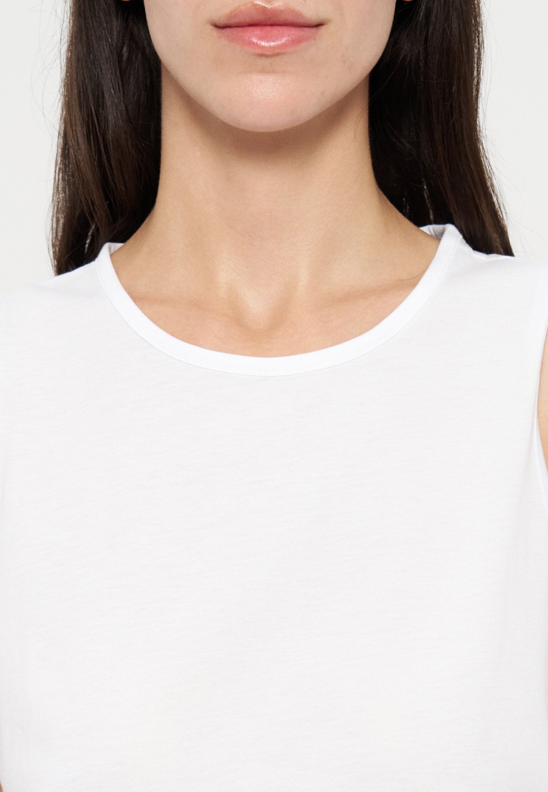 Armani Exchange Top Media 5