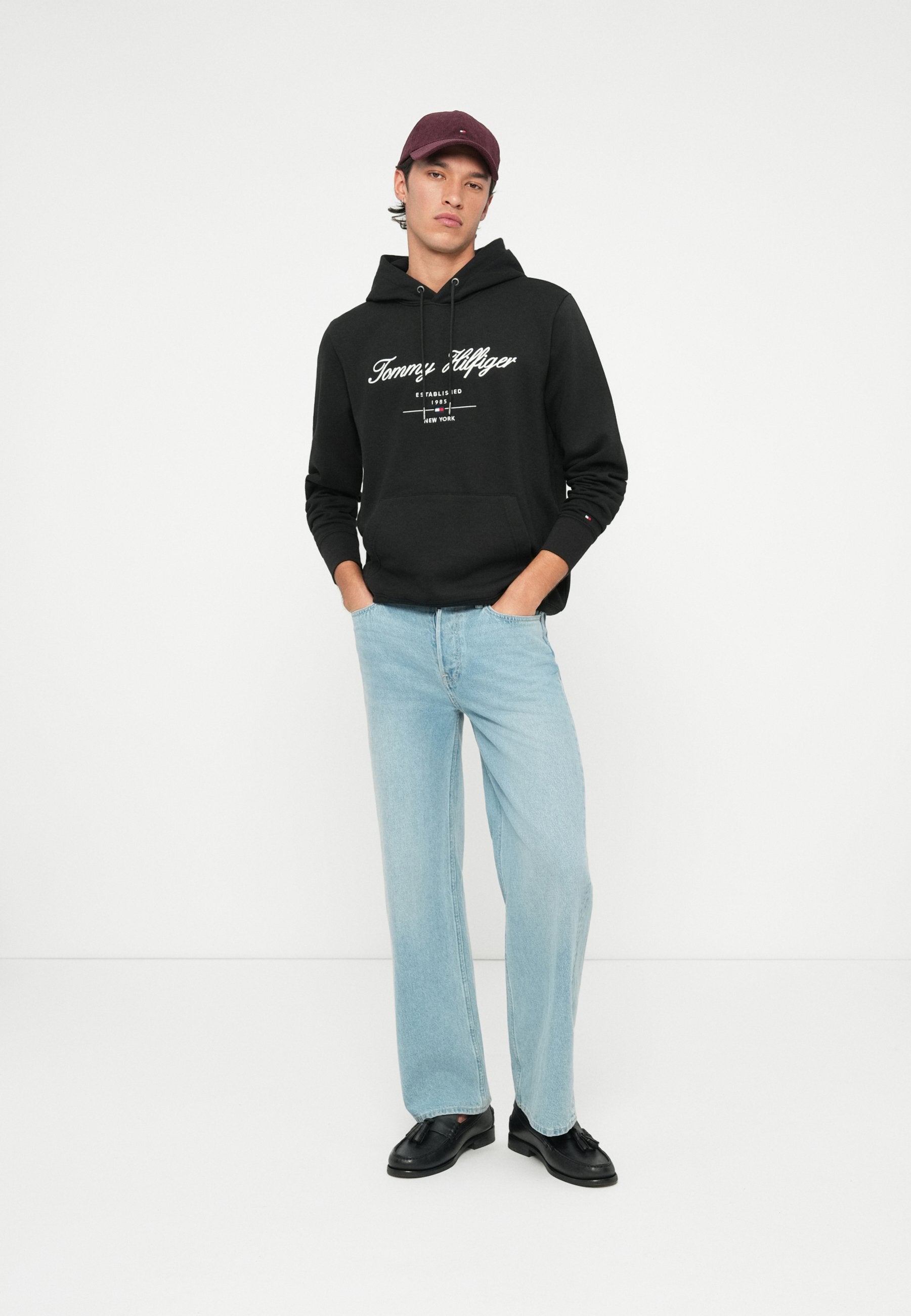 SCRIPT LOGO HOODY - BRAND LOVE Media 2