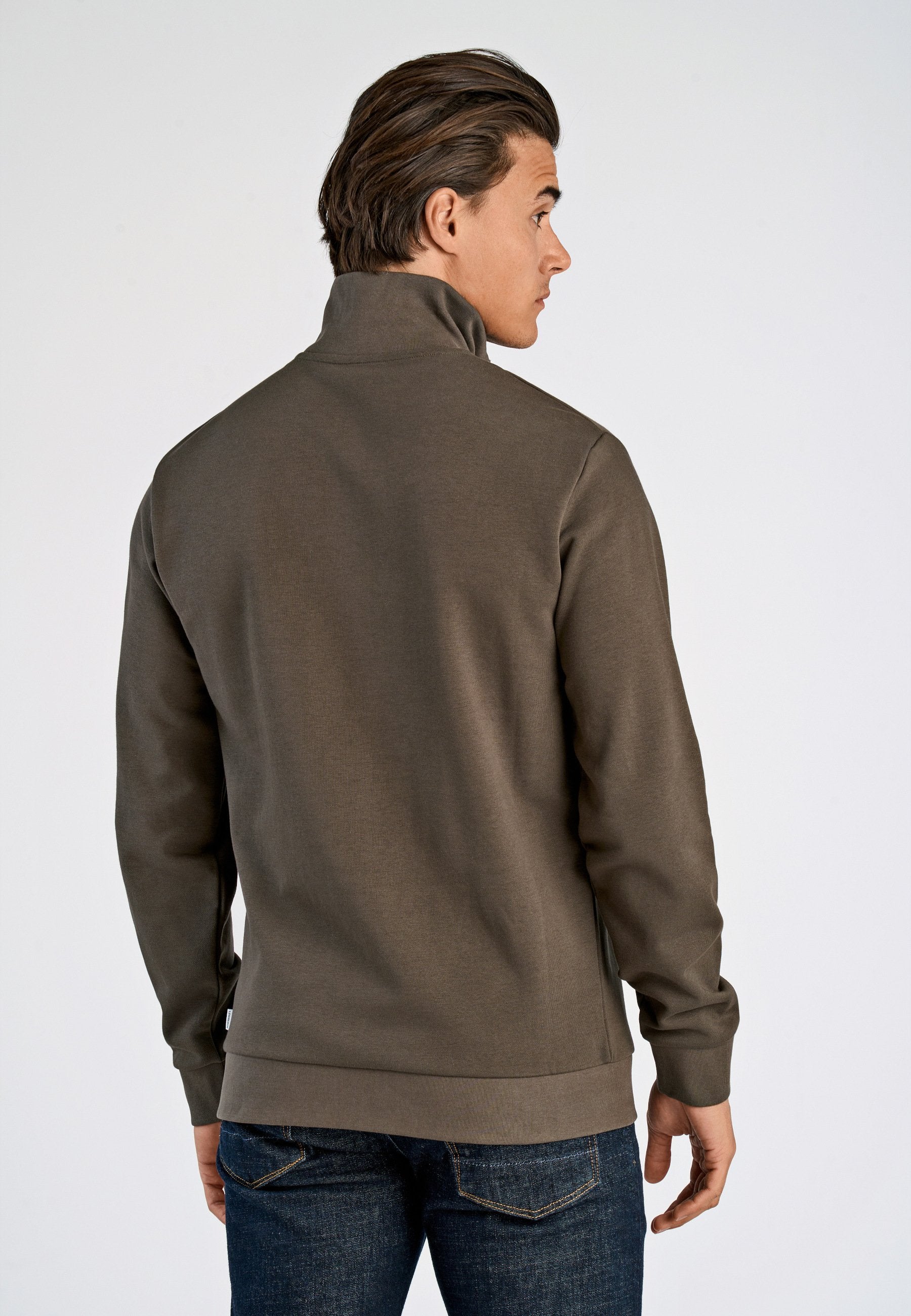HALF ZIP Media 4