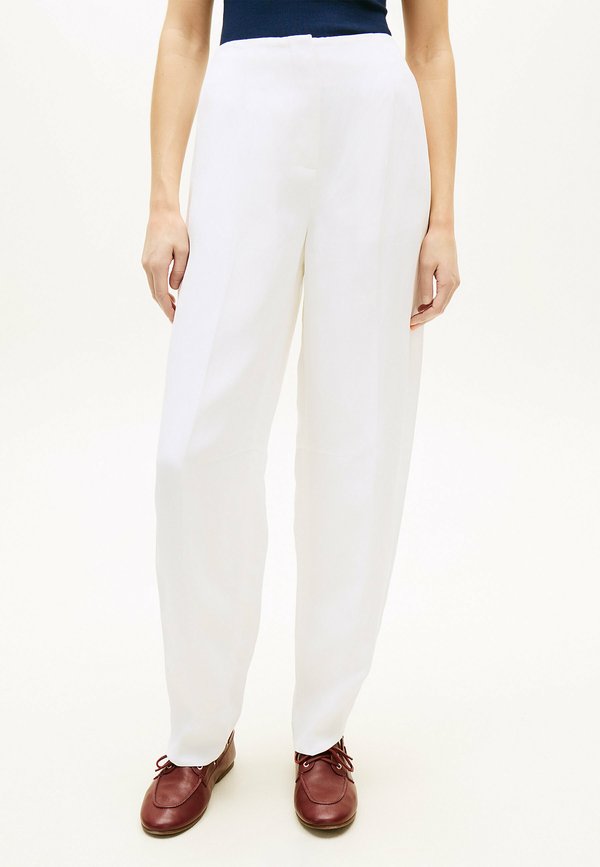 Tommy Hilfiger BLEND BARREL  - Trousers - optic white