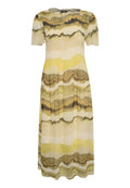Fluides Midi-Kleid aus leichtem Stoff mit wellenförmigem Muster in Gelb-, Grün- und Brauntönen; mit kurzen Ärmeln und gerafftem Oberteil.
