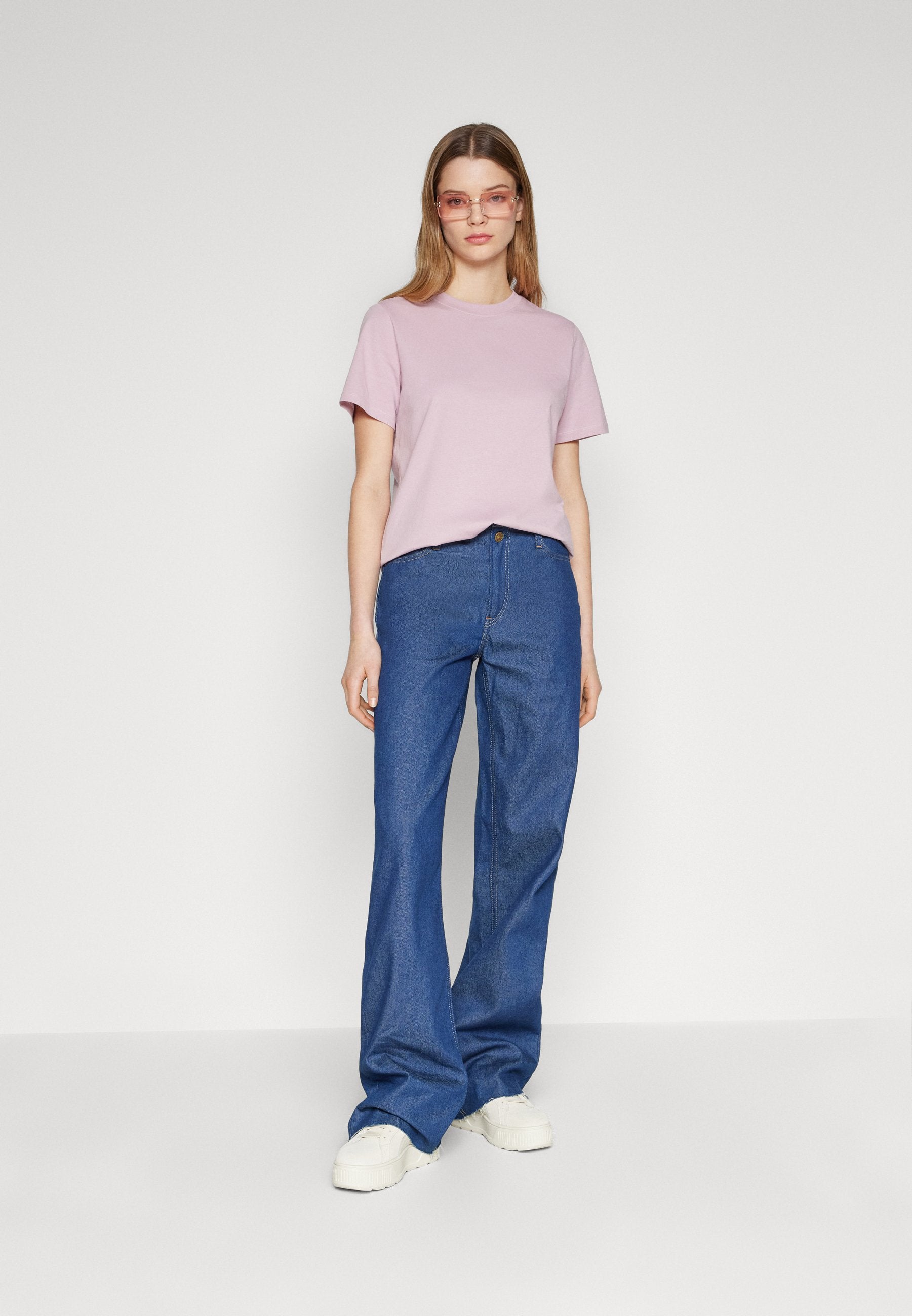 JUDEE LOOSE CUT WAISTBAND Media 2