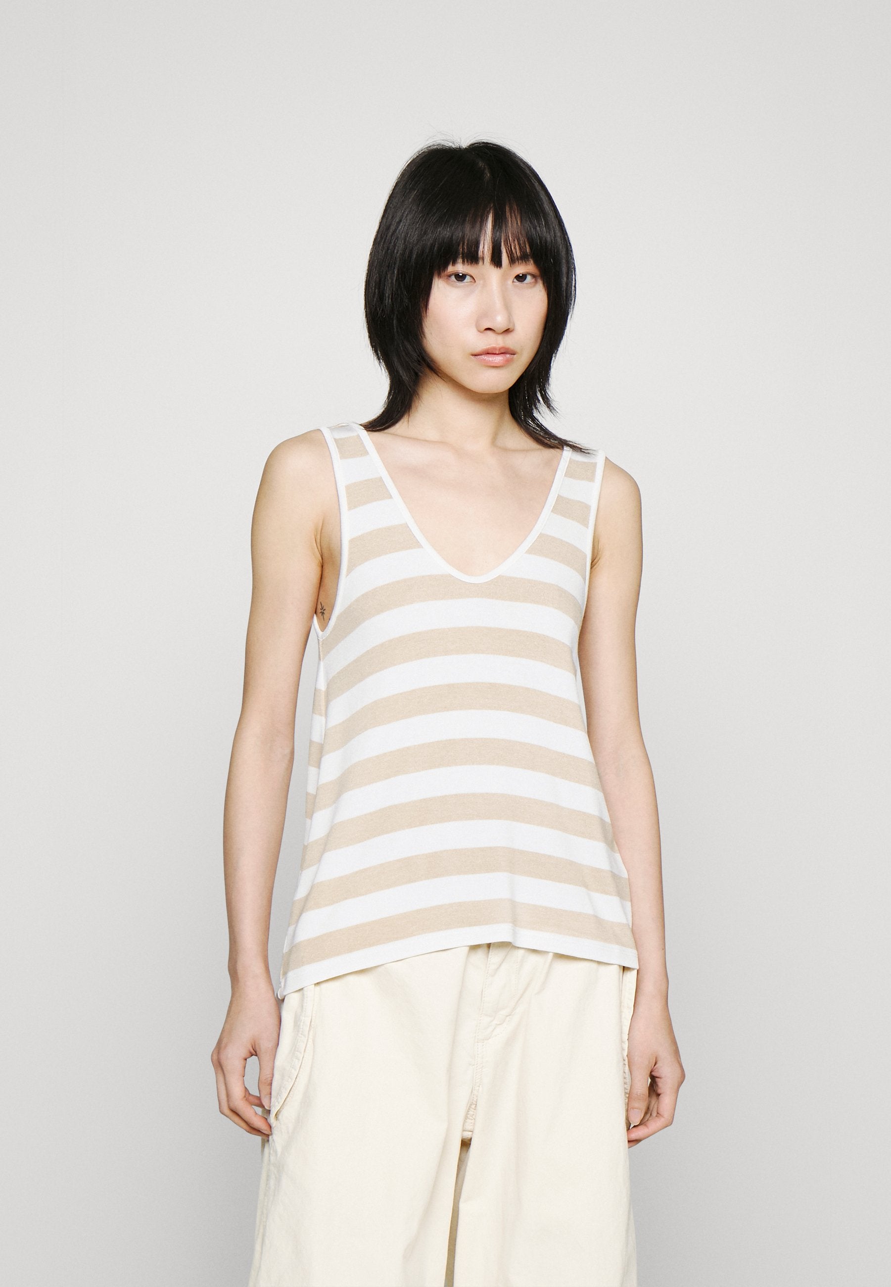 ONLY ONLNEWLIRA V NECK