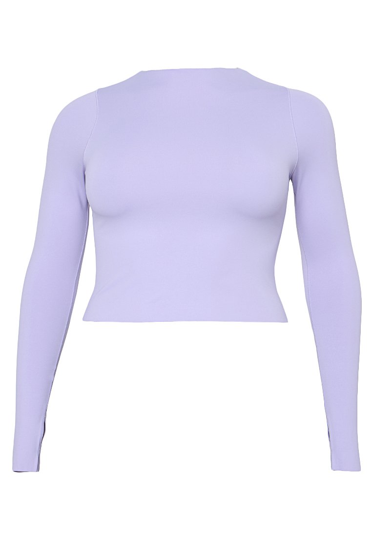 Fliederfarbenes langärmeliges Crop-Top aus einem glatten, dehnbaren Stoff. Es hat einen runden Ausschnitt und eine figurbetonte Silhouette. Keine sichtbaren Muster oder Akzente.
