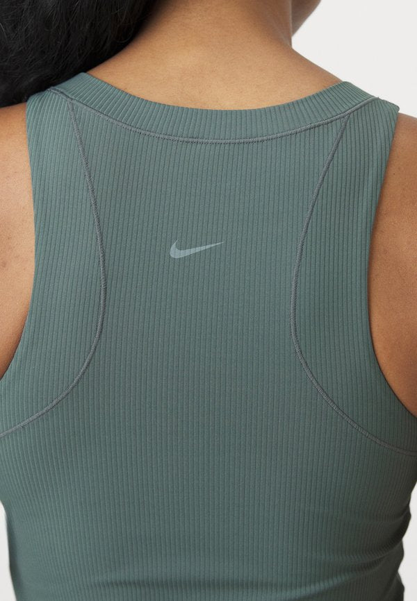 Nike Performance