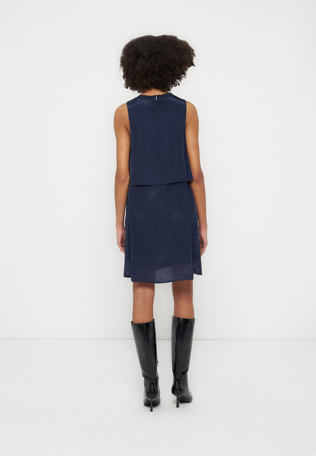 VESTITO Media 2