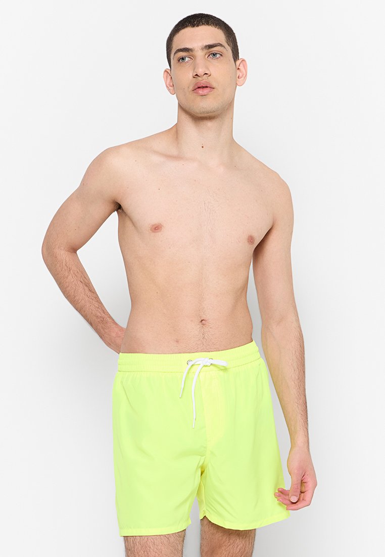 Neon-gelbe Badeshorts aus leichtem Material, mit einem elastischen Bund und Kordelzug sowie einer lockeren Passform.
