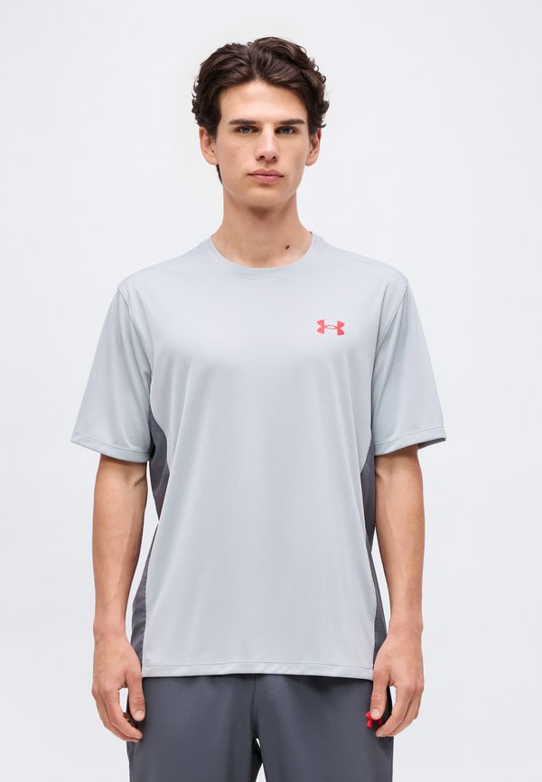 Under Armour TECH UTILITY - Sports T-shirt - mod gray/racer red