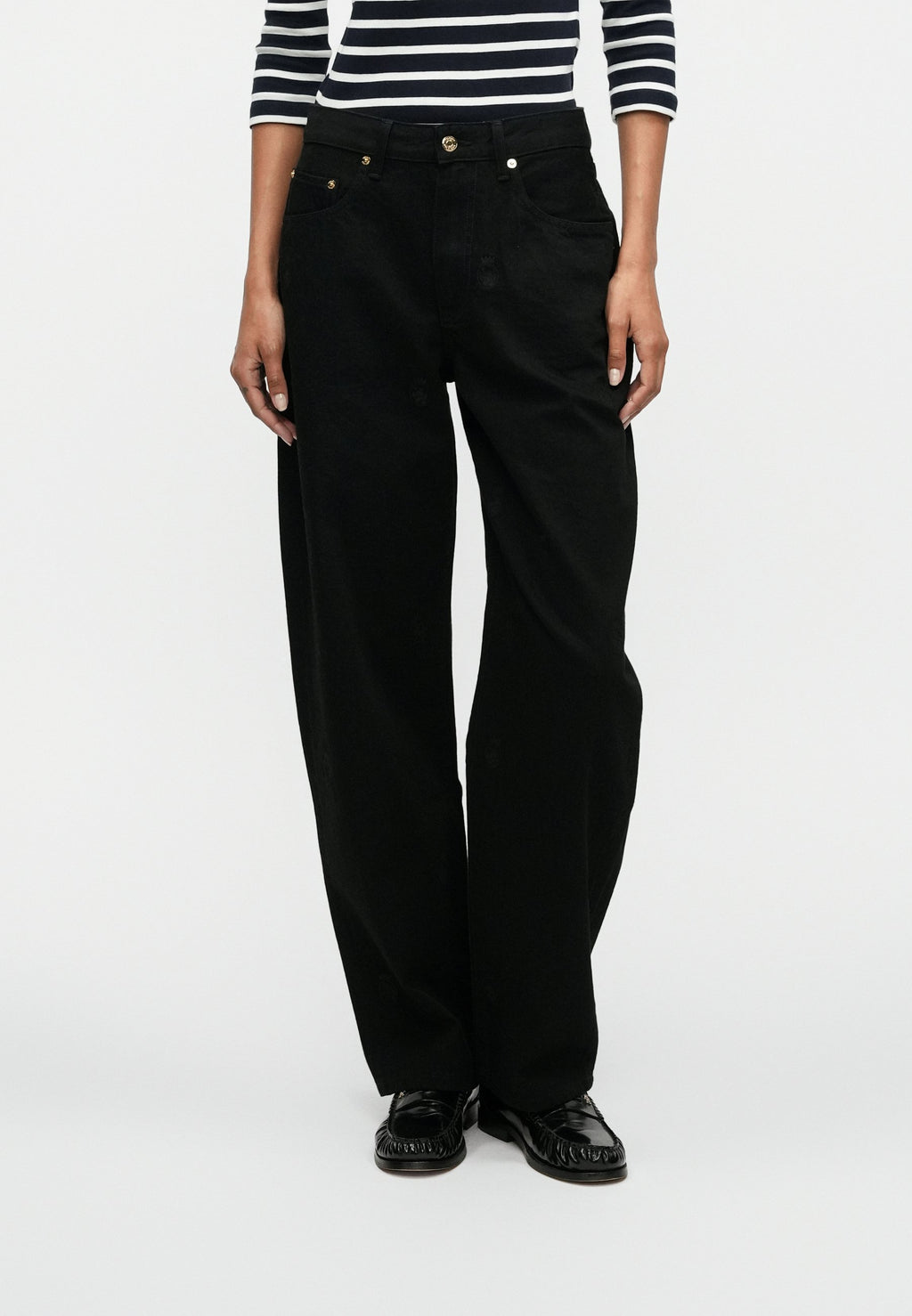 MID RISE BARREL LEG BLACK JEANS Media 3