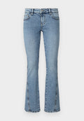 Helle blaue Schlagjeans aus Denim, mit einem klassischen Fünf-Taschen-Design, einem Reißverschluss und kontrastierenden Nähten entlang der Nähte.