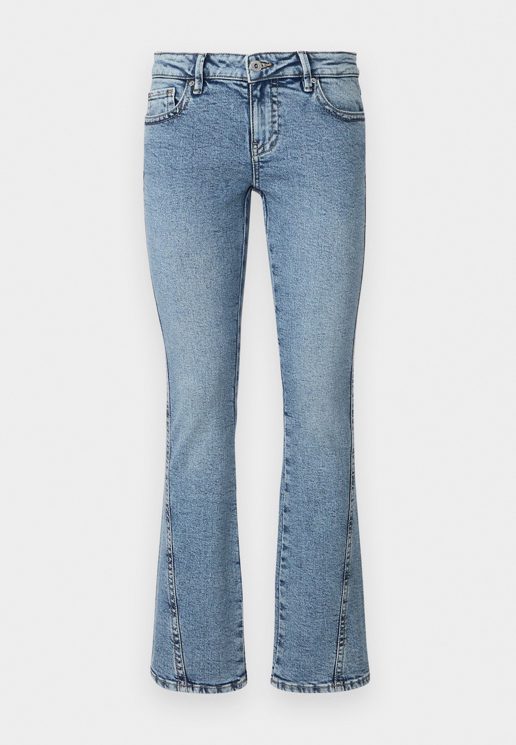 Helle blaue Schlagjeans aus Denim, mit einem klassischen Fünf-Taschen-Design, einem Reißverschluss und kontrastierenden Nähten entlang der Nähte.