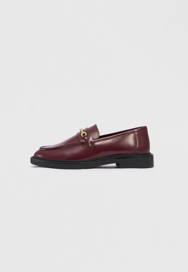 Steve Madden HUDDLES