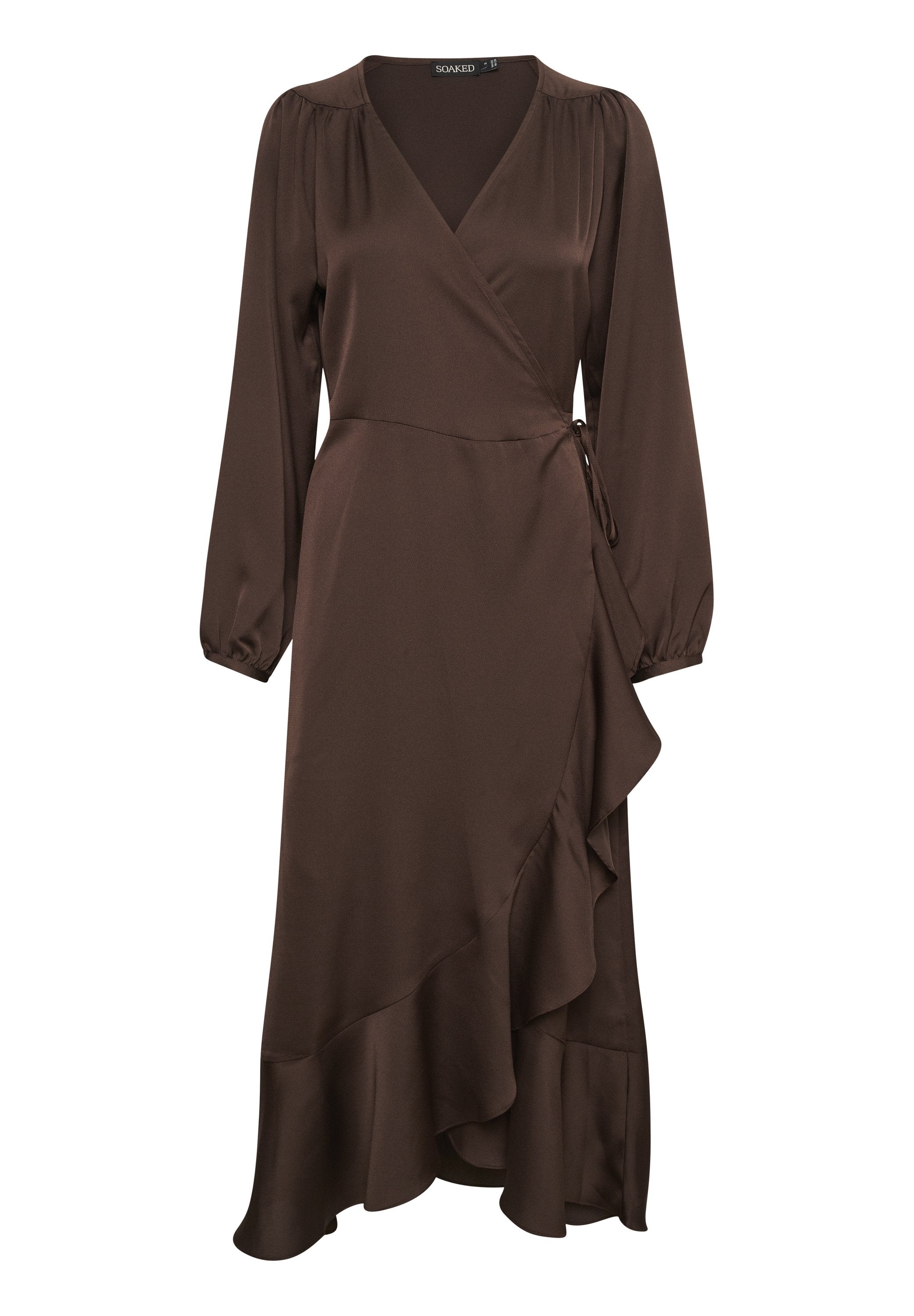 Braunes Wickelkleid aus glattem Stoff, mit langen Ärmeln, einem V-Ausschnitt und einem gerafften Saum für zusätzliche Details.
