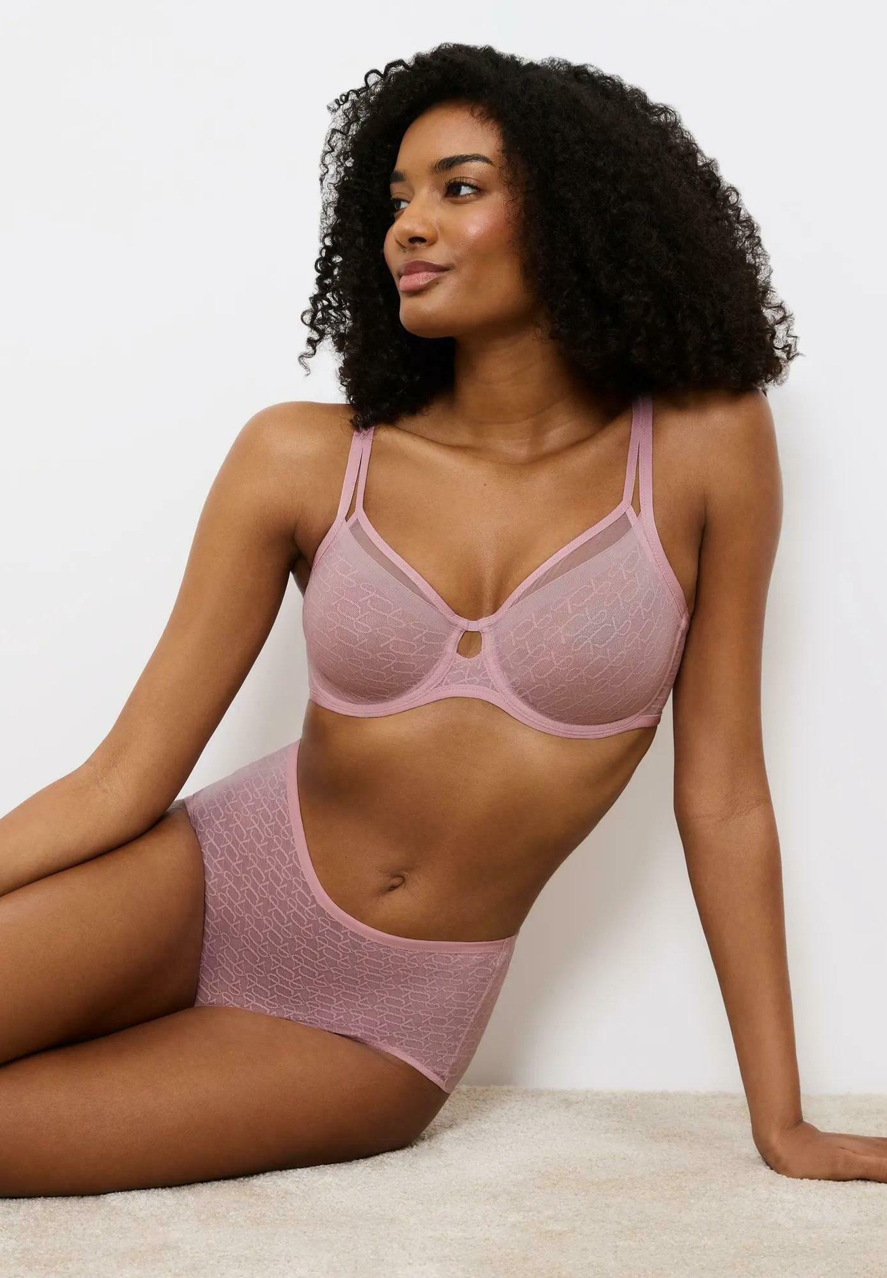 Triumph SIGNATURE SHEER W01