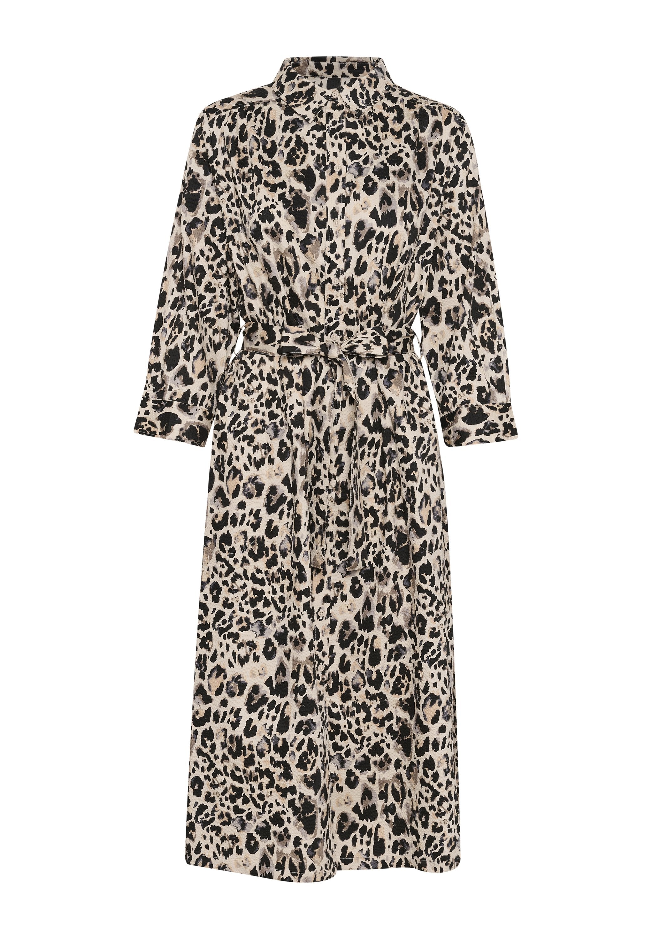 Leopardenmuster-Morgenmantel in Beige und Schwarz, mit langen Ärmeln, einem Kragen und einem Taillengürtel. Der Stoff ist weich mit einer glatten Textur.