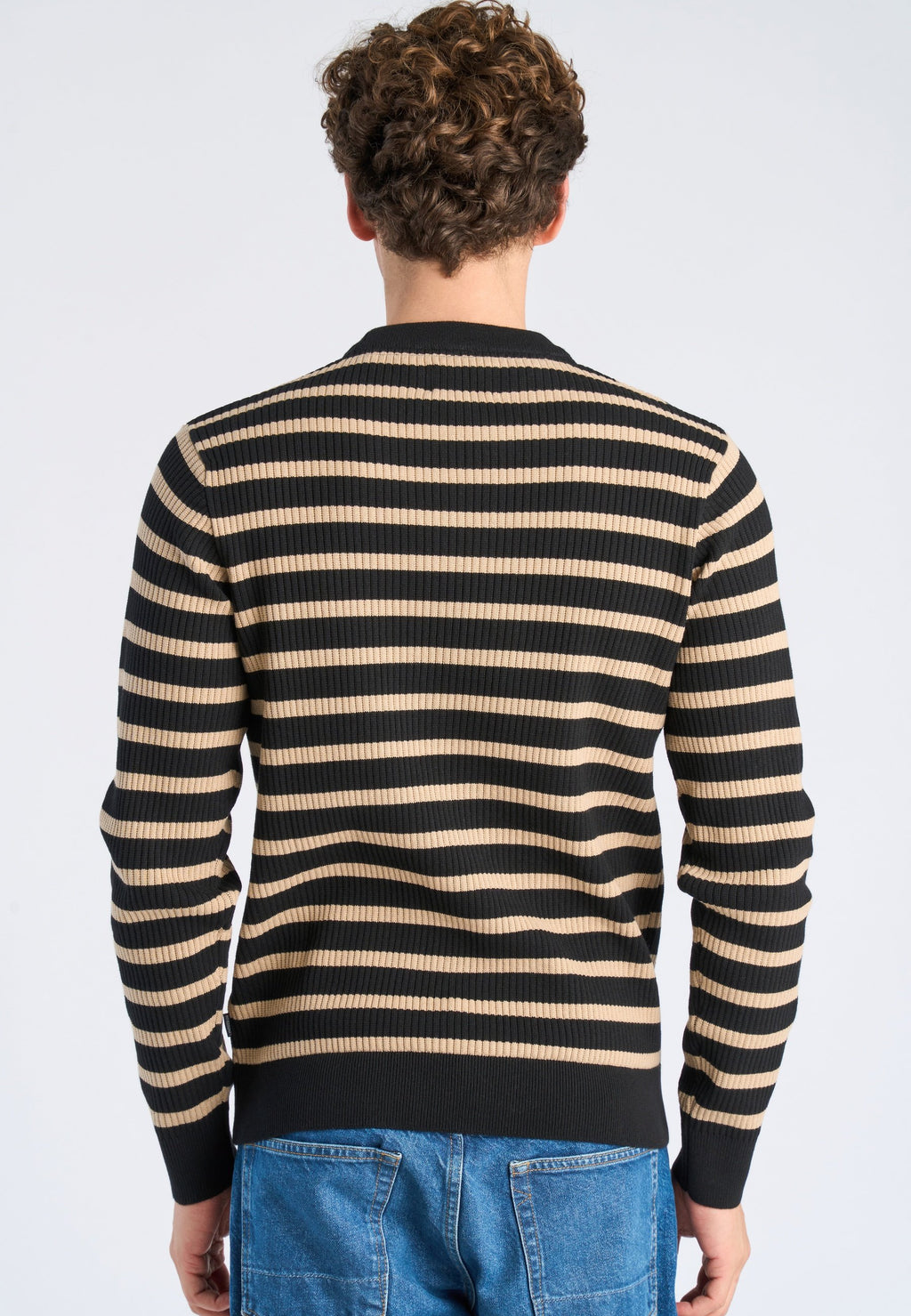CREW NECK Media 4