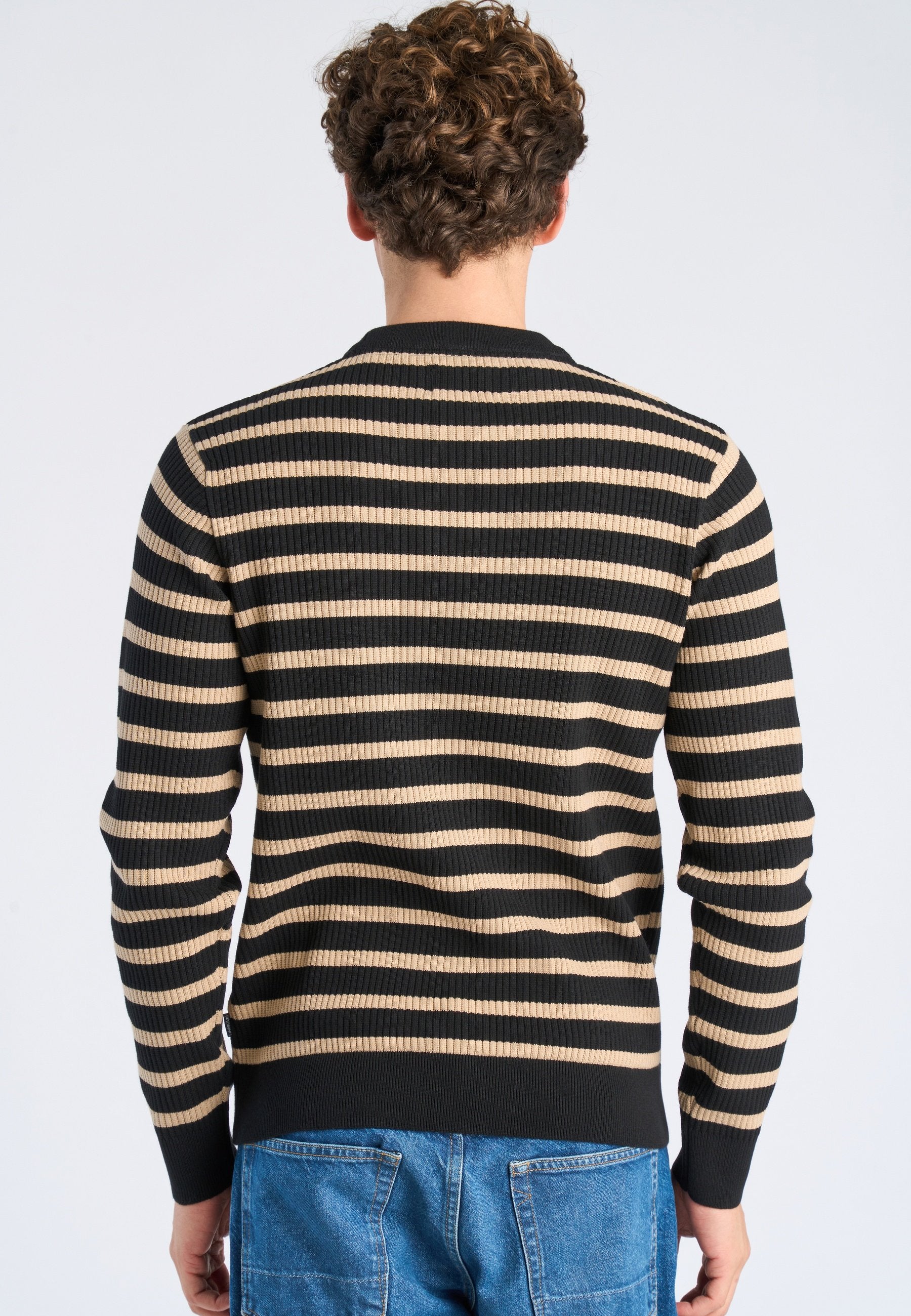 CREW NECK Media 4