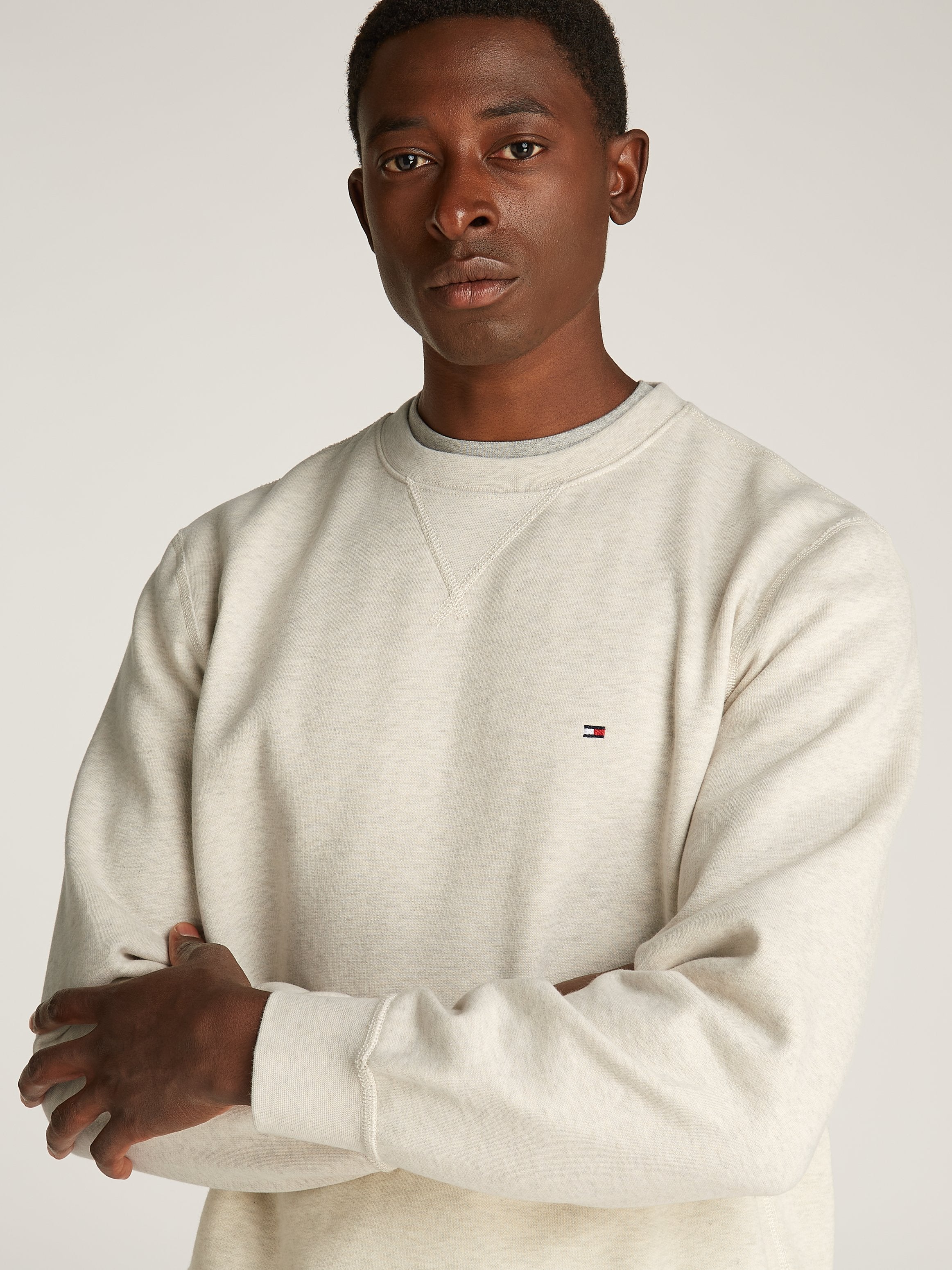 SEASONAL CREWNECK Media 5