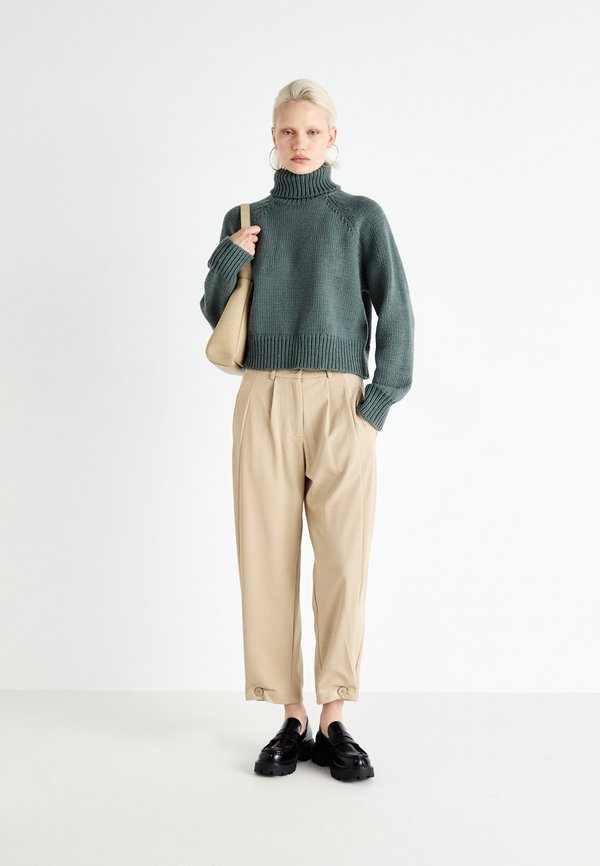 Vero Moda VMMIRANDA ROLLNECK SHORT